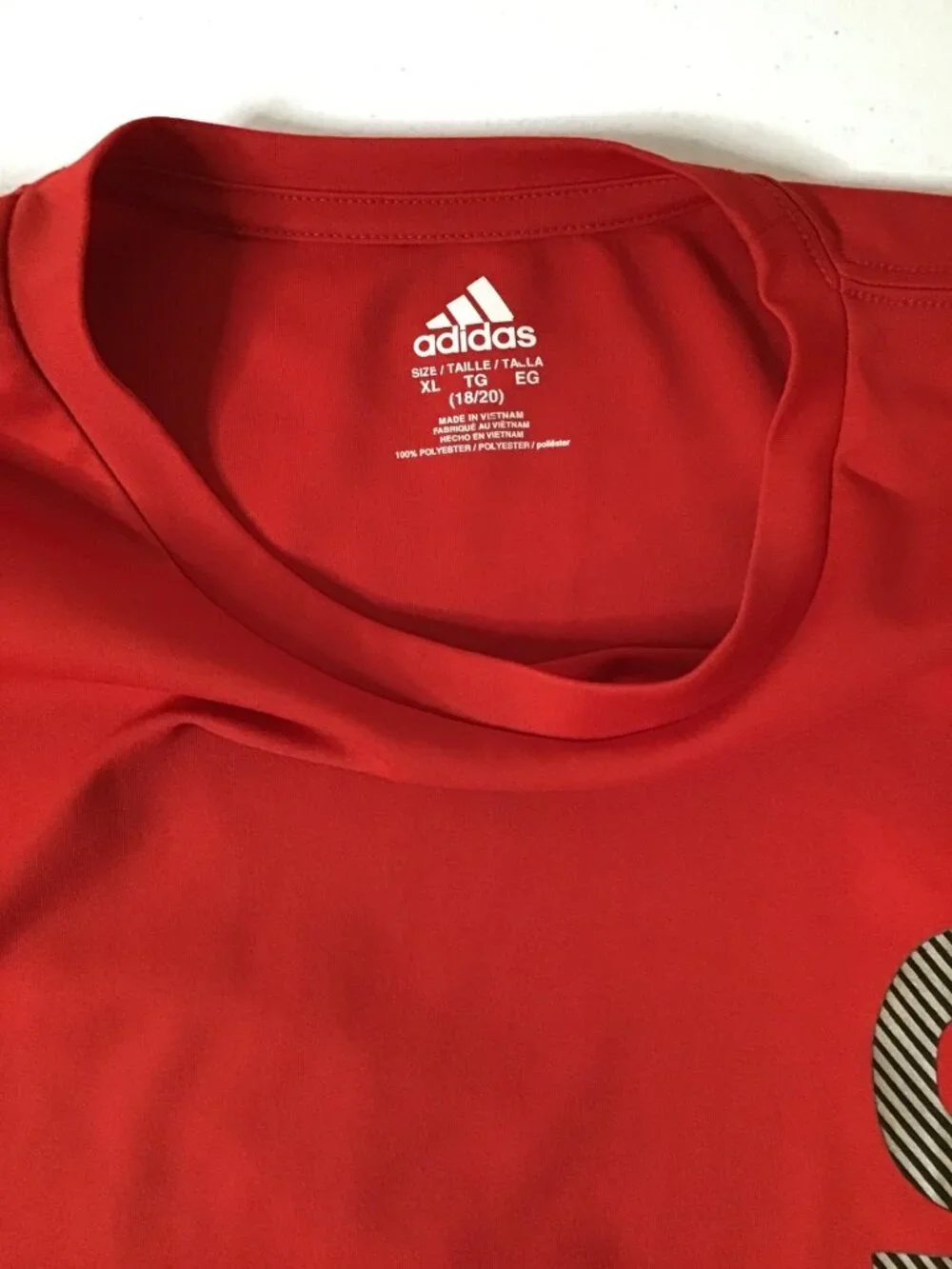 ADIDAS- BOYS SHORT SLEEVE FRONT LOGO GRAPHIC T-SHIRT RED SIZE X- LARGE